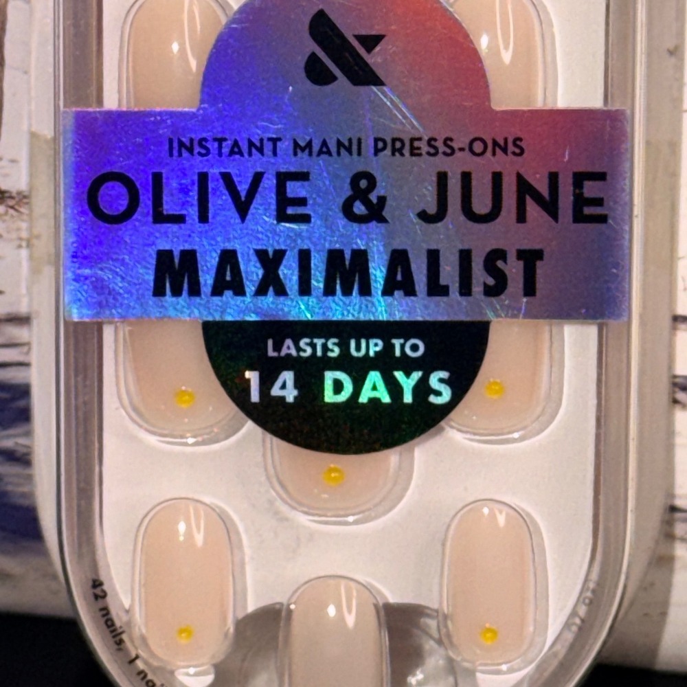 Olive & June Maximalist Instant Mani Press-On Nails Citrus Studs Round Short 42c